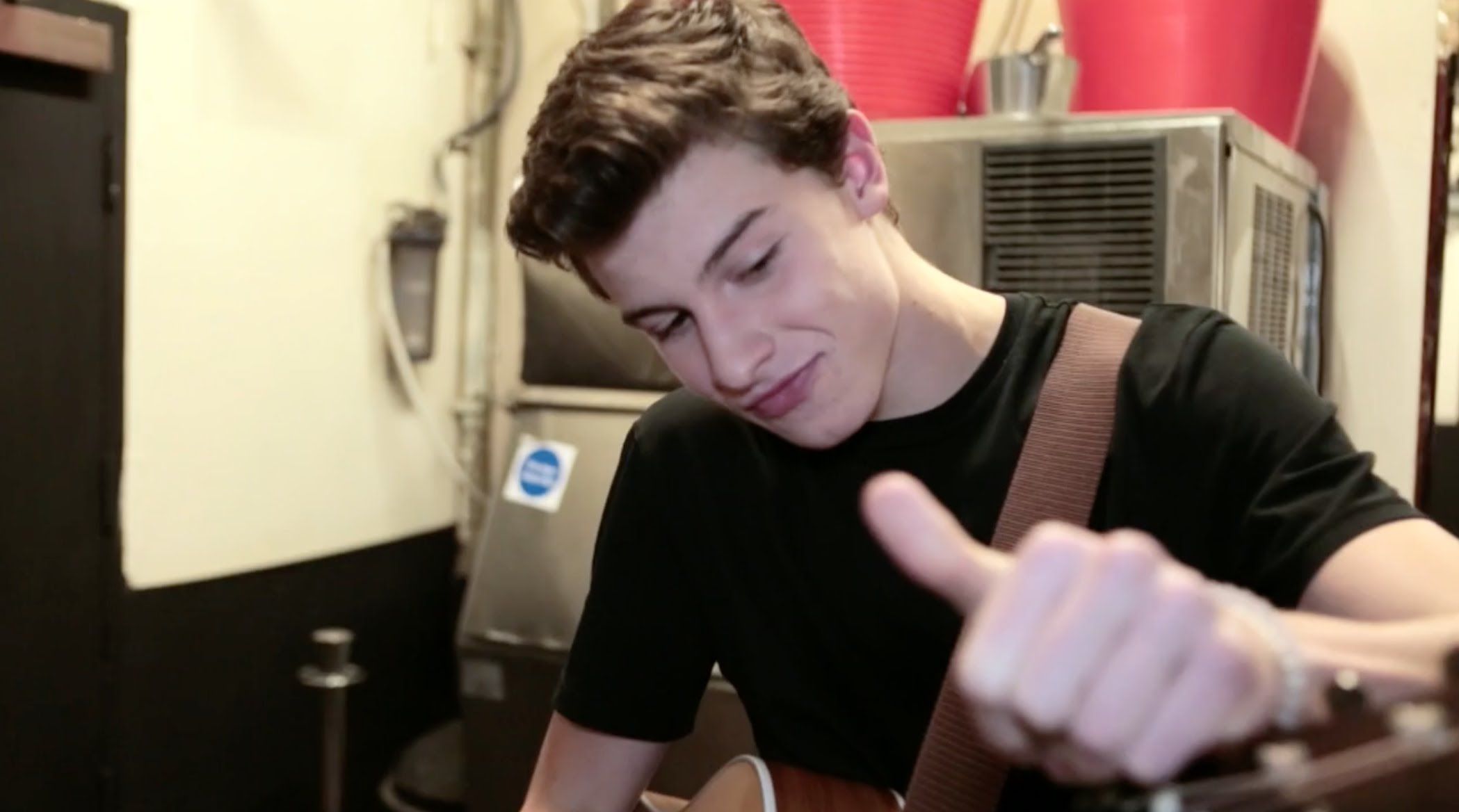 Shawn Mendes – “Life On The Road” Episode 4: UK